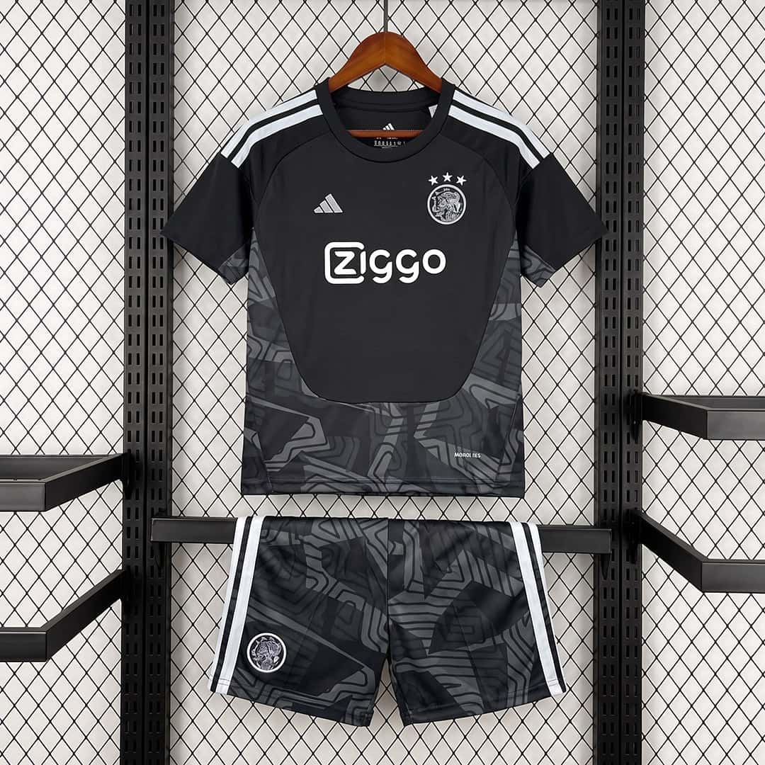 01-1663.jpg Ajax 2026-27 Black Goalkeeper Kids Kit - Image 1