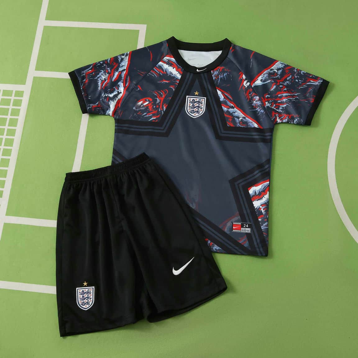 01-2125.jpg England 2026 FIFA World Cup Black Goalkeeper Kids Kit - Image 1