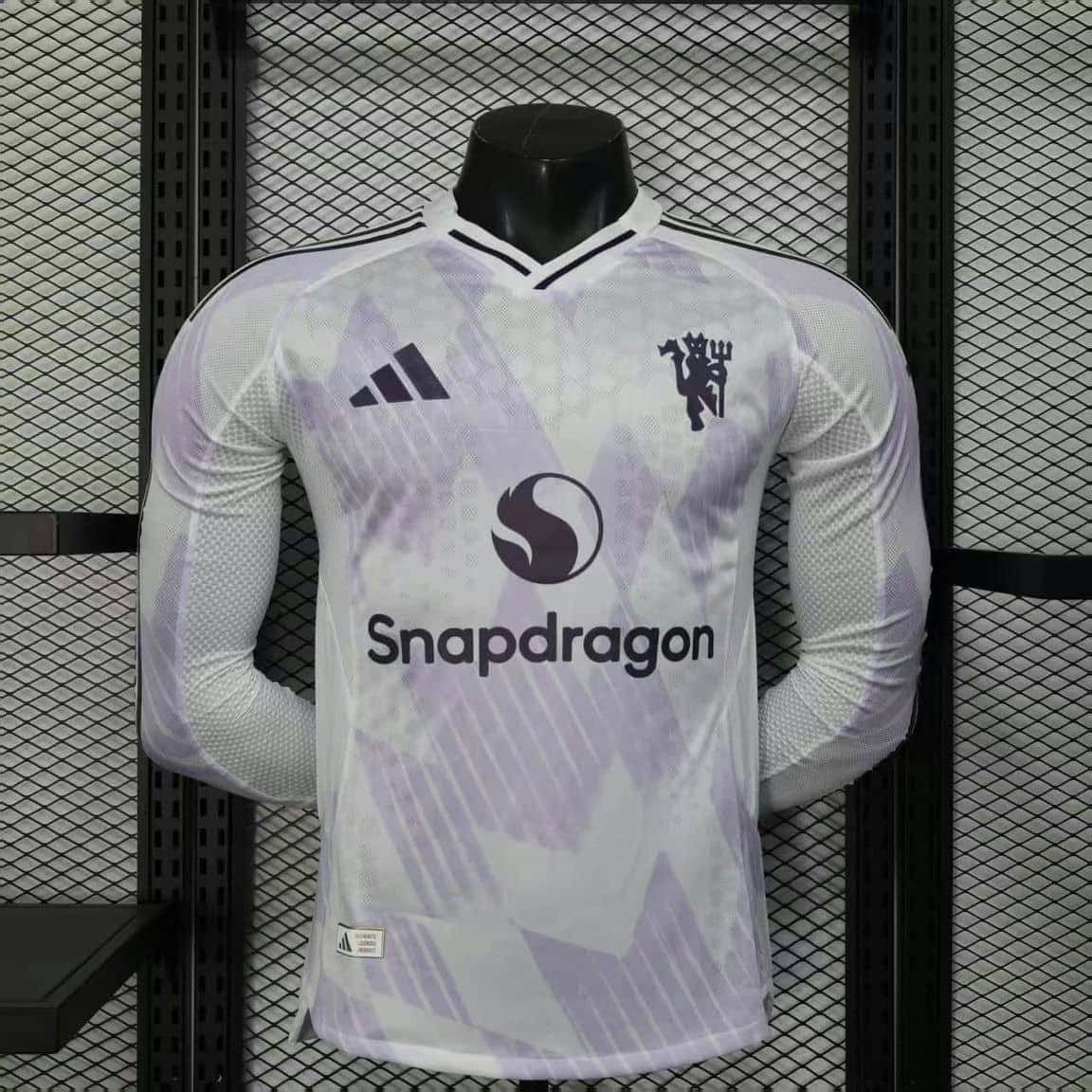 01-2510.jpg Manchester United 2025-26 Away Long Sleeve Jersey Player Version - Image 1