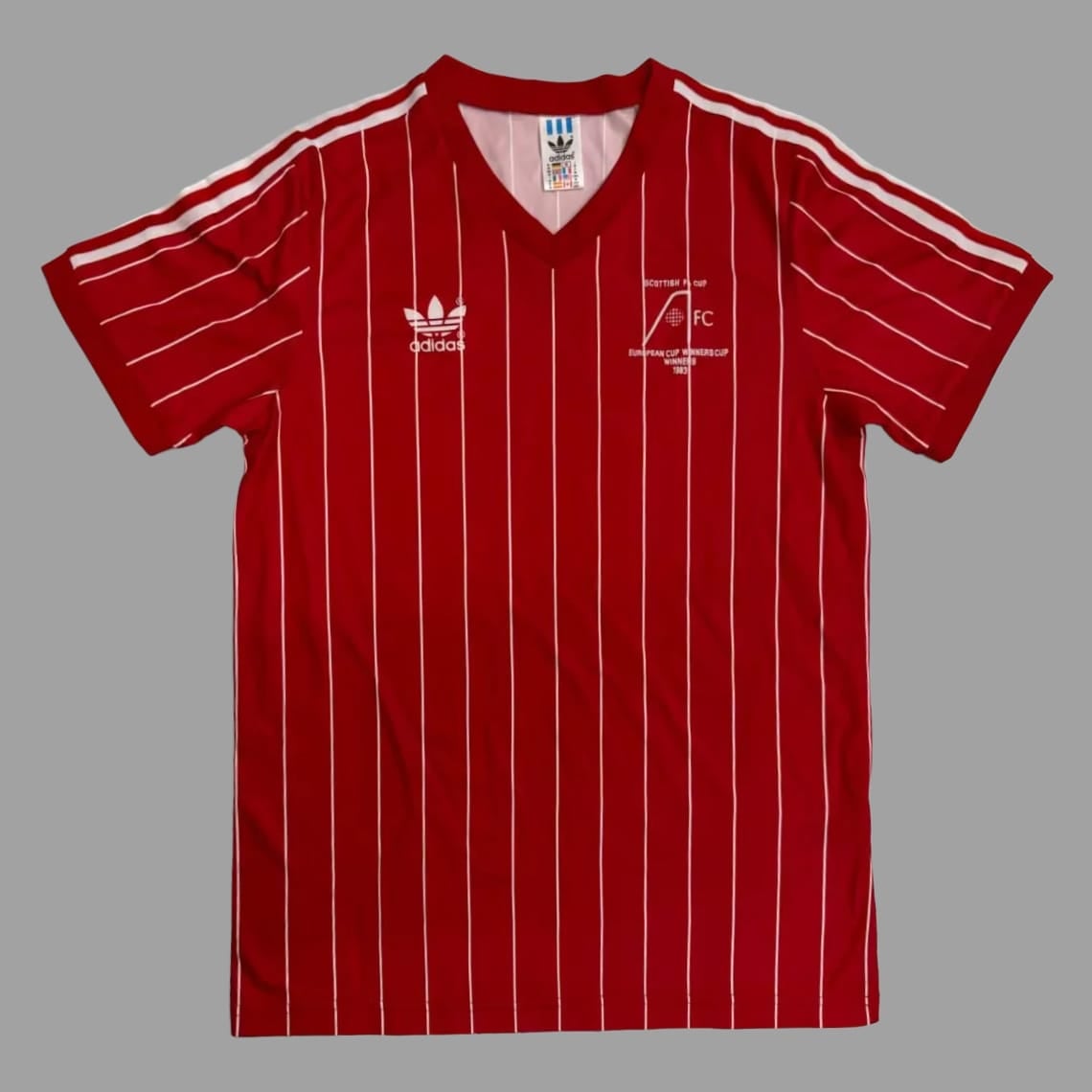 01-4649.jpg Aberdeen 1982-84 Home Retro Jersey - Image 1