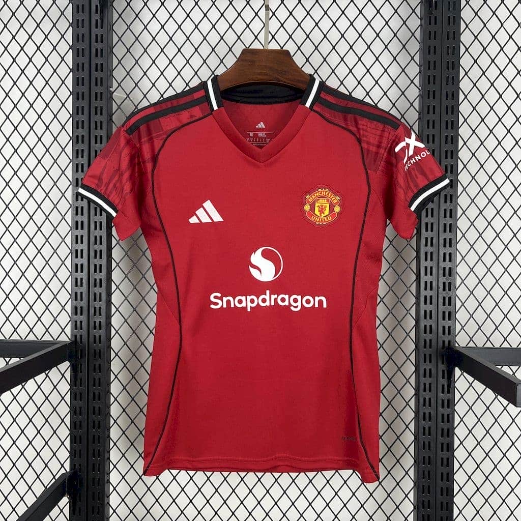 01-6498.jpg Manchester United 2025-26 Home Womens Jersey - Image 1