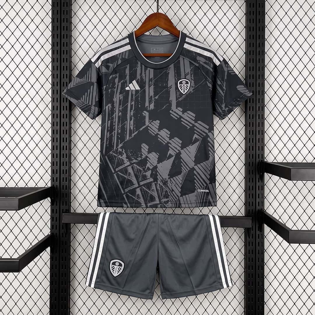 01-7924.jpg Leeds United 2026-27 Second Away Kids Kit - Image 1