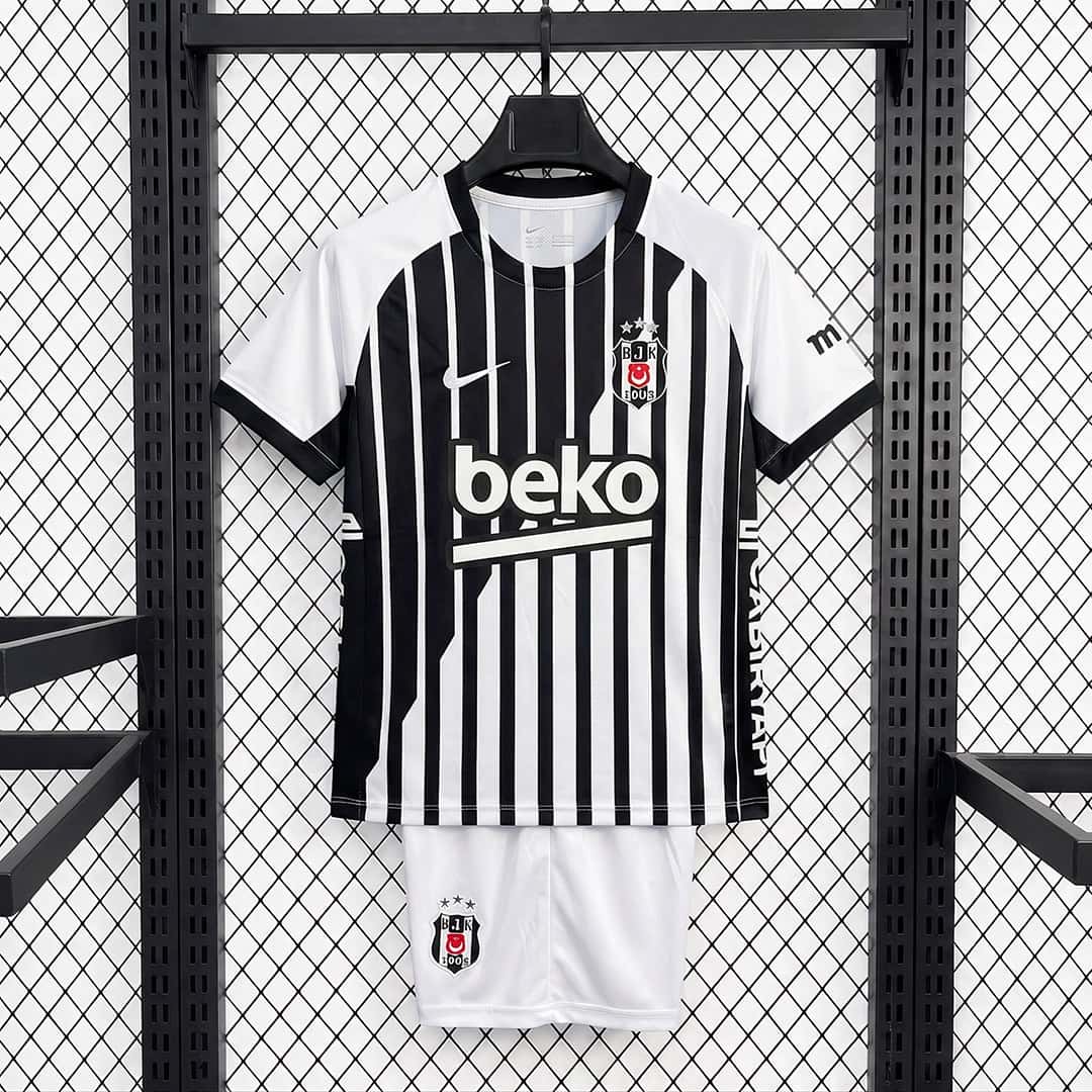 01-7935.jpg Besiktas 2026-27 Away Kids Kit - Image 1