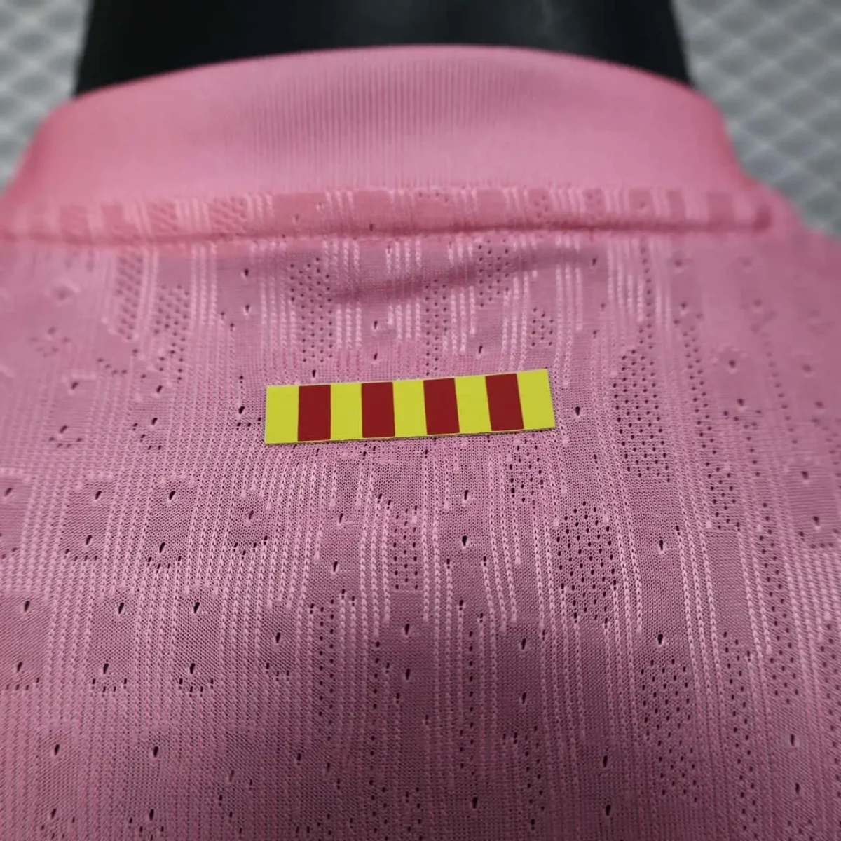 Barcelona 2025-26 Pink Jersey Player Version - Image 3