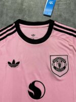 Manchester United 2025-26 Pink Goalkeeper Jersey - Image 3