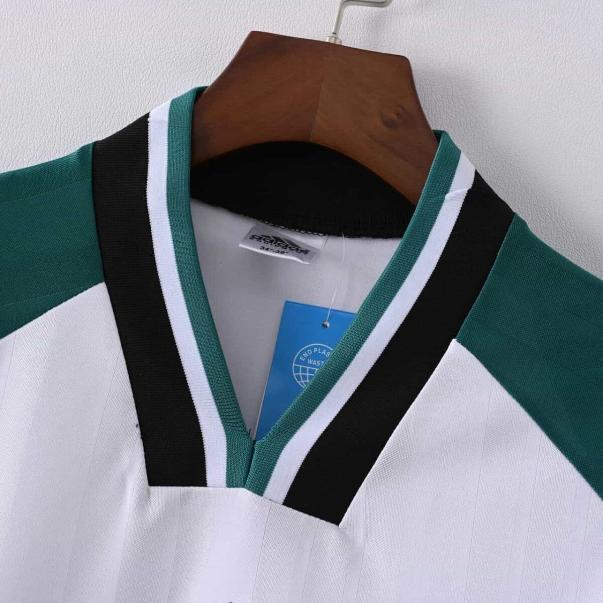 Liverpool 1993-95 Away Retro Jersey - Image 4