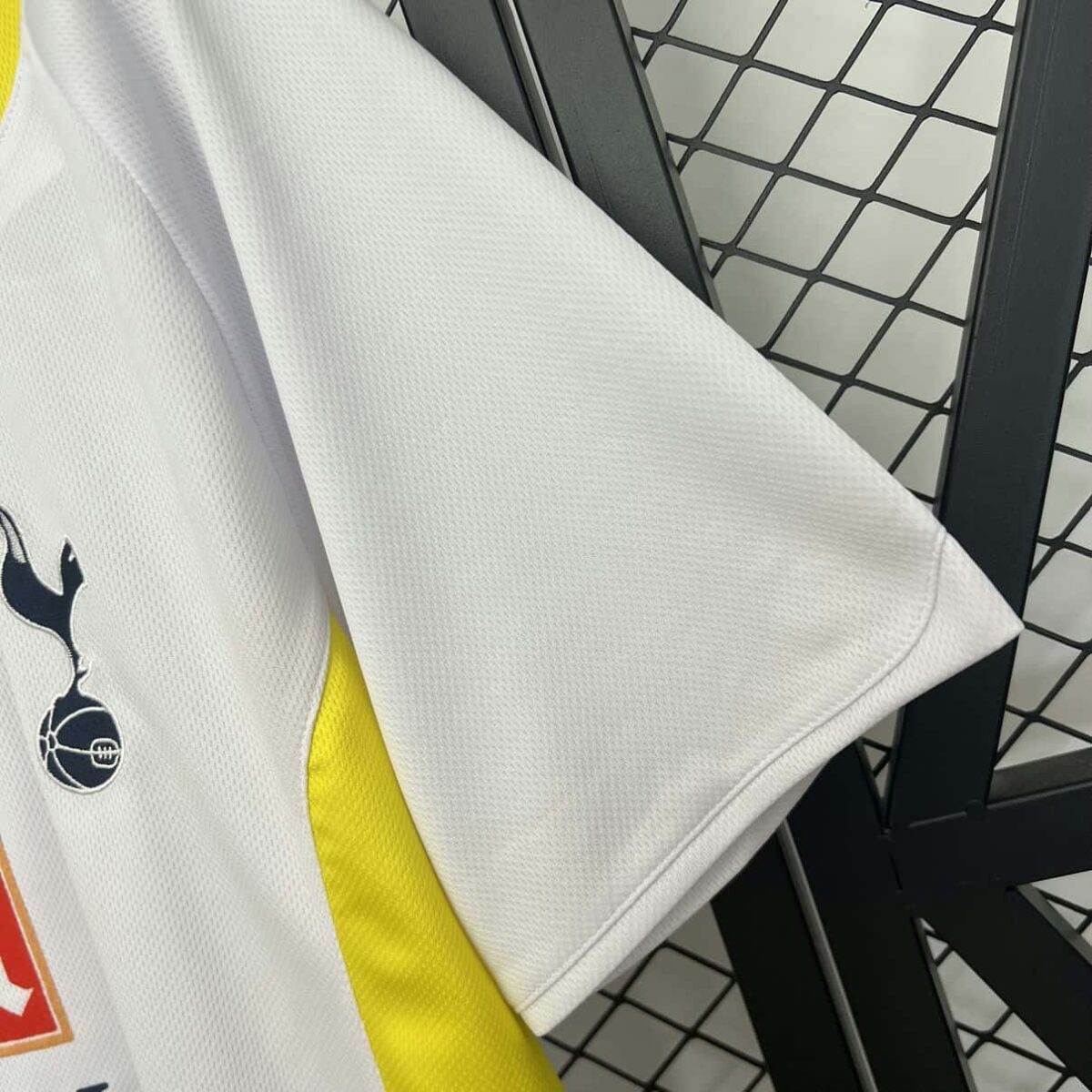 Tottenham Hotspur 2009-10 Home Retro Jersey - Image 4