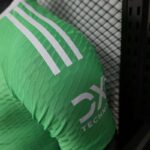 Manchester United 2025-26 Green Goalkeeper Jersey Player Version - Image 6