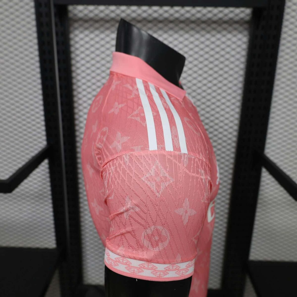 Real Madrid 2026-27 x LV Pink Jersey Player Version - Image 7