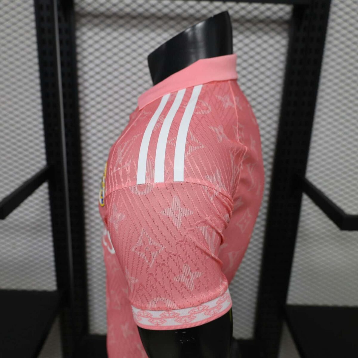 Real Madrid 2026-27 x LV Pink Jersey Player Version - Image 8