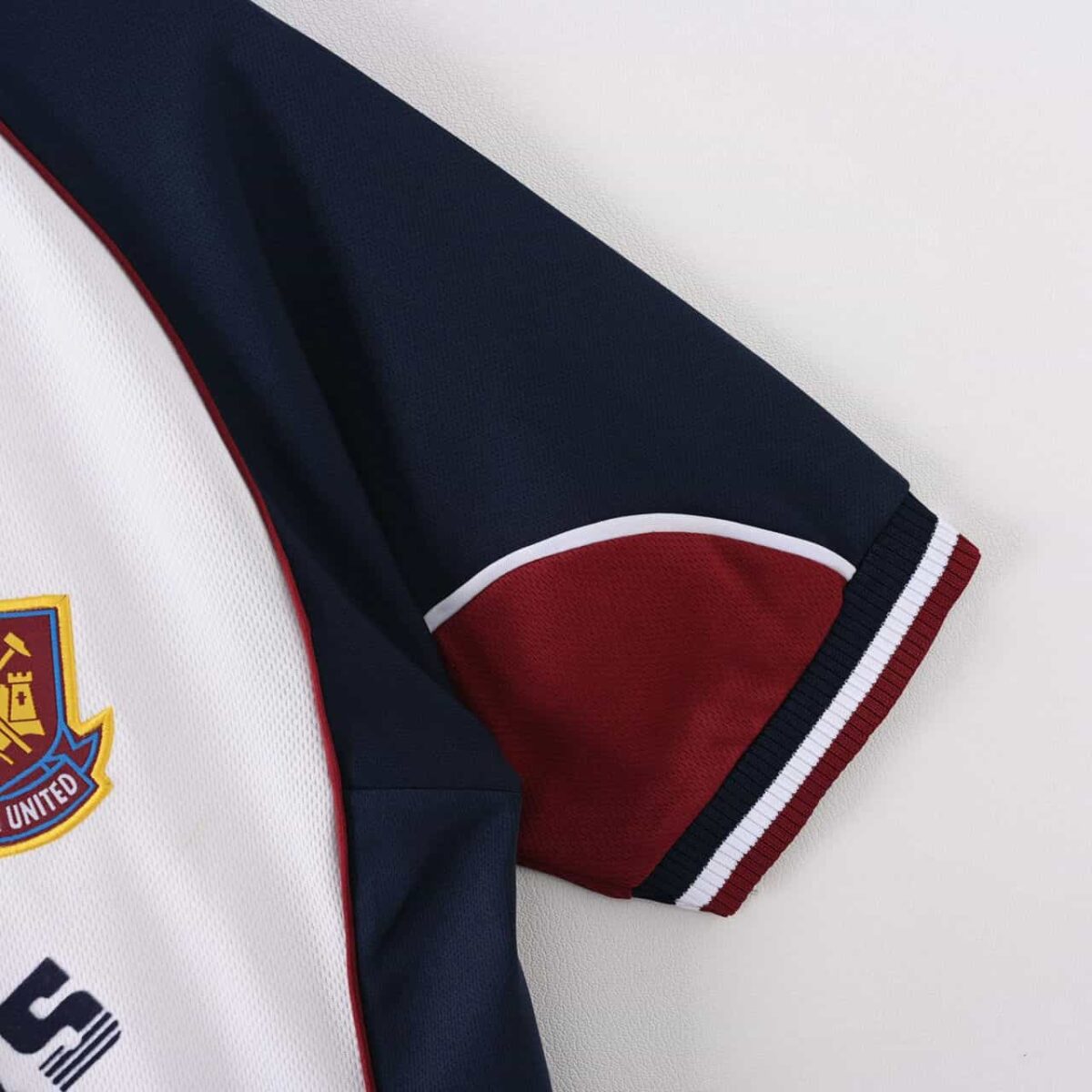 West Ham United 1999-01 Away Retro Jersey - Image 9